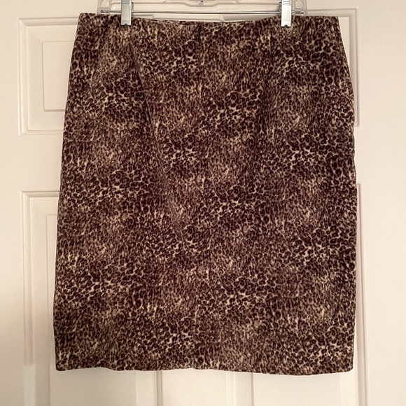 Velvety leopard print skirt - Picture 3 of 7